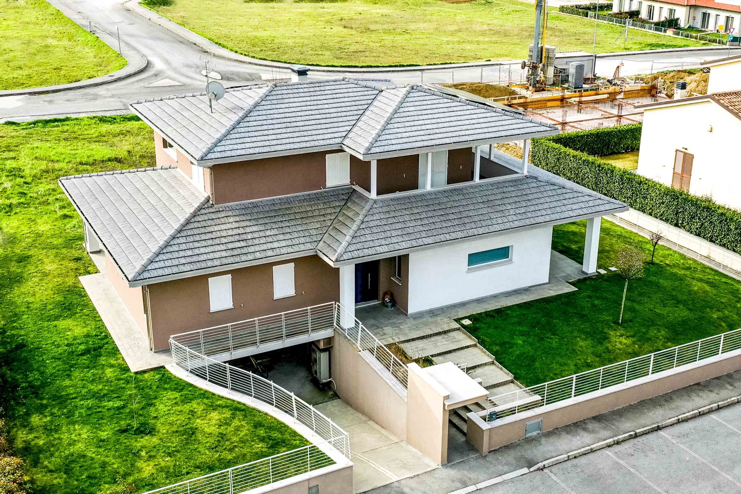 Wooden Houses_Villa Unifamiliare a due piani_Struttura in legno classica con finiture e colori contemporanei