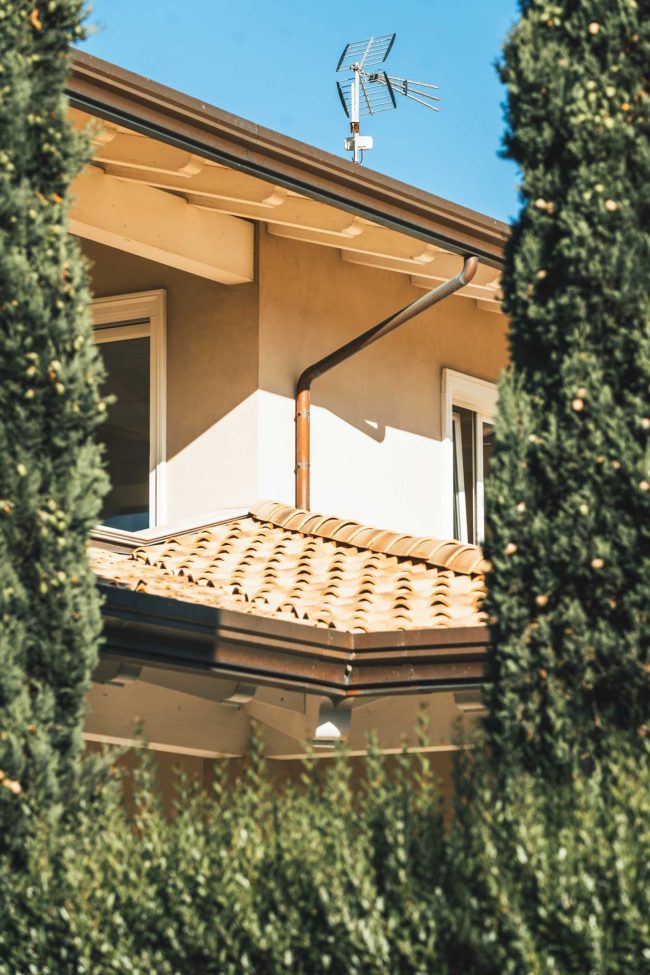 Wooden Houses_Villa Unifamiliare a due piani_Struttura in legno dall’aspetto classico a pochi metri dal mare