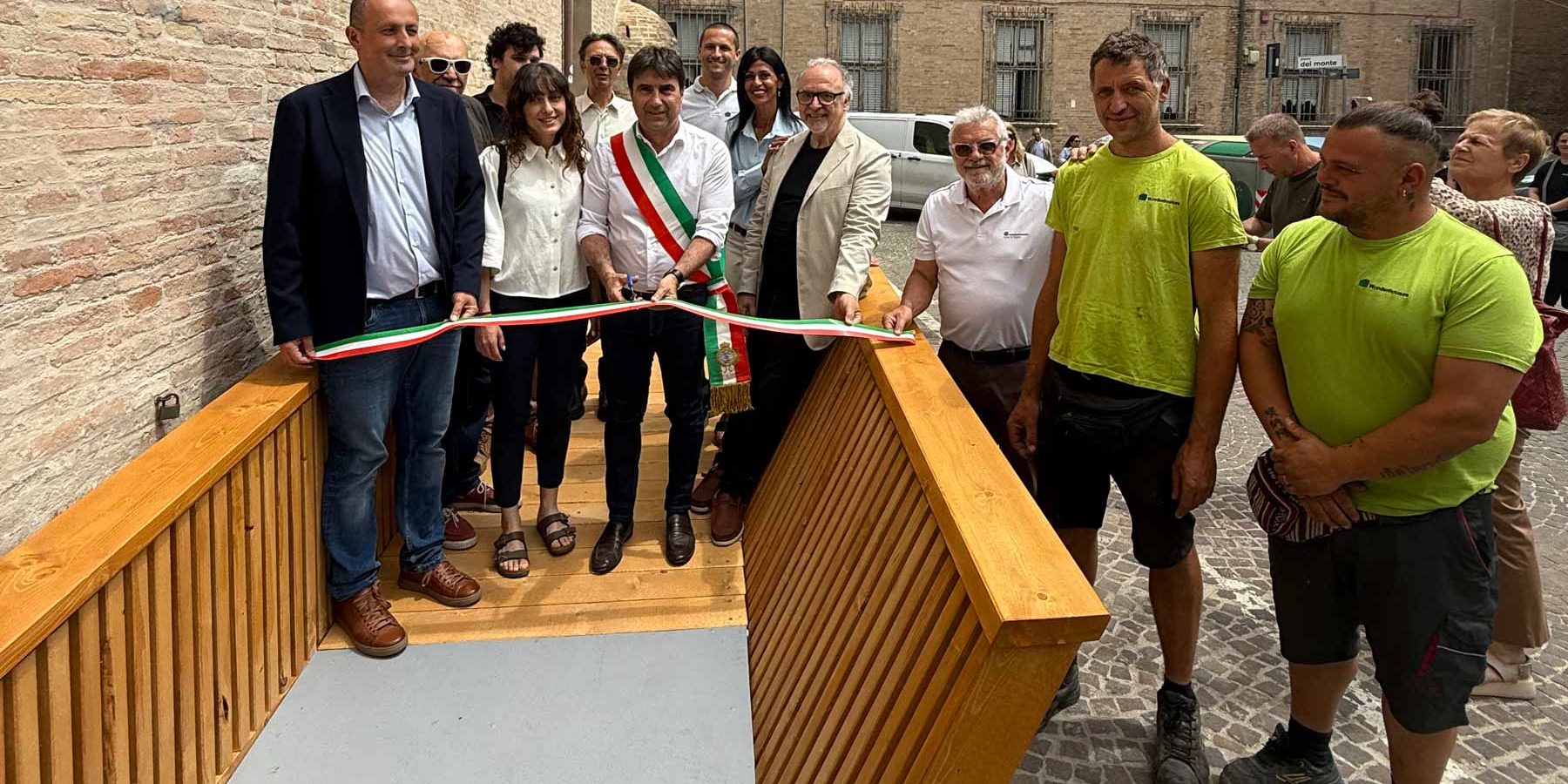 Wooden-Houses-2026-Pesaro-Teatro-Maddalena-Rampa-di-accesso-Atelier-Poem-inaugurazione